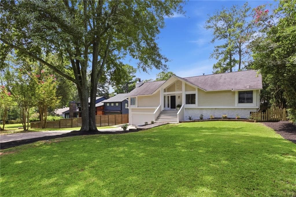 4 bedroom, 3 bathroom, 2,805 sq ft single family residence under contract at 3313 Clubland Drive, Marietta, GA 30068 — photo 2