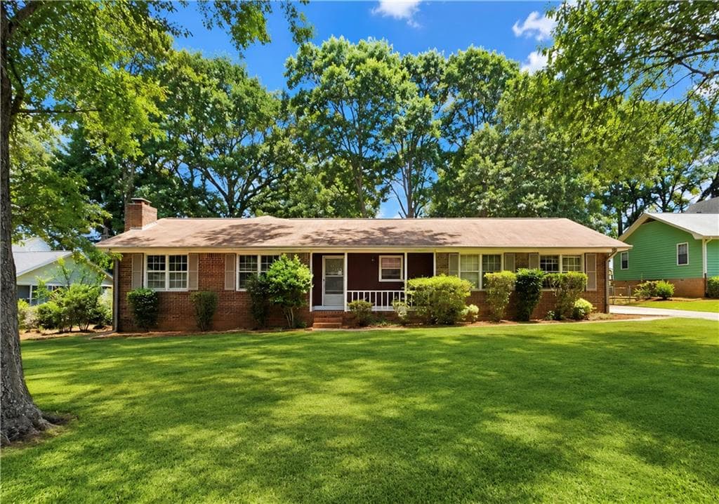 3 bedroom, 2 bathroom, 1,471 sq ft single family residence under contract at 1940 Old Concord Drive, Covington, GA 30016 — photo 2