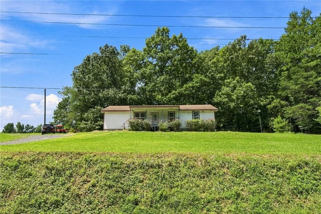 3 bedroom, 2 bathroom, 1,430 sq ft single family residence for sale at 2820 Quarles Road, Rocky Face, GA 30740 — photo 3