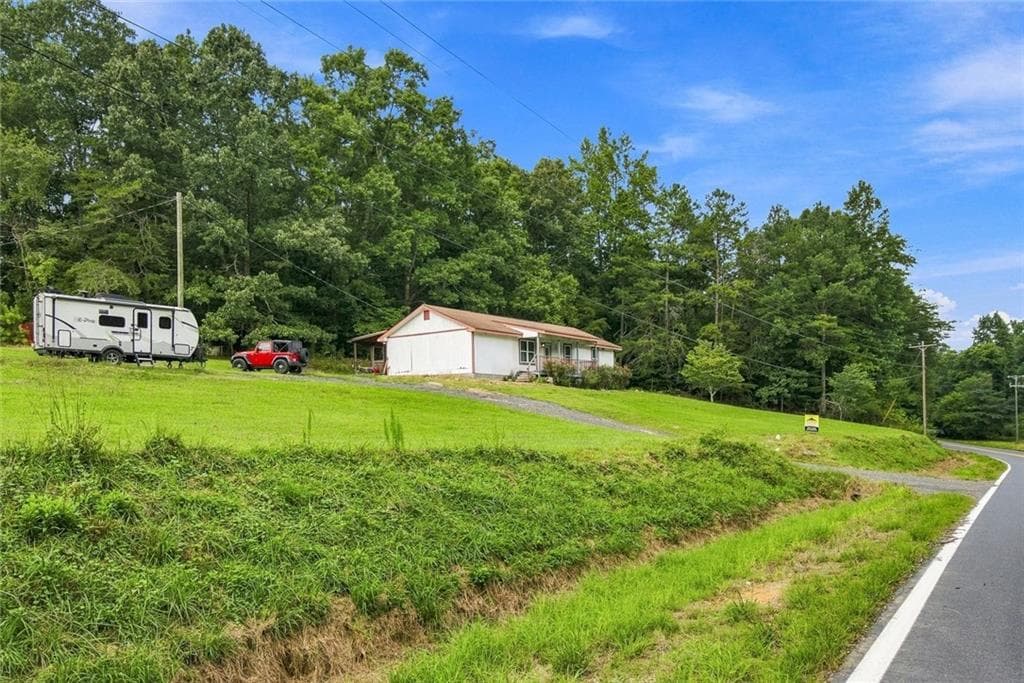 3 bedroom, 2 bathroom, 1,430 sq ft single family residence for sale at 2820 Quarles Road, Rocky Face, GA 30740 — photo 4