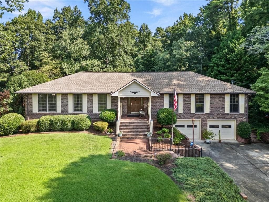 5 bedroom, 3 bathroom, 2,117 sq ft single family residence for sale at 2950 Foothill Trail, Marietta, GA 30066 — photo 2
