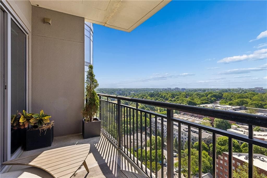 1 bedroom, 1 bathroom, 1,020 sq ft condominium for sale at 222 12th Street 2105, Atlanta, GA 30309 — photo 6