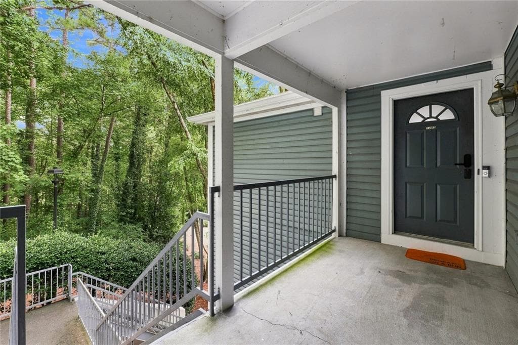 2 bedroom, 2 bathroom, 1,064 sq ft condominium for sale at 1362 Keys Lake Drive, Atlanta, GA 30319 — photo 4
