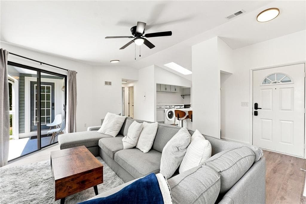 2 bedroom, 2 bathroom, 1,064 sq ft condominium for sale at 1362 Keys Lake Drive, Atlanta, GA 30319 — photo 5