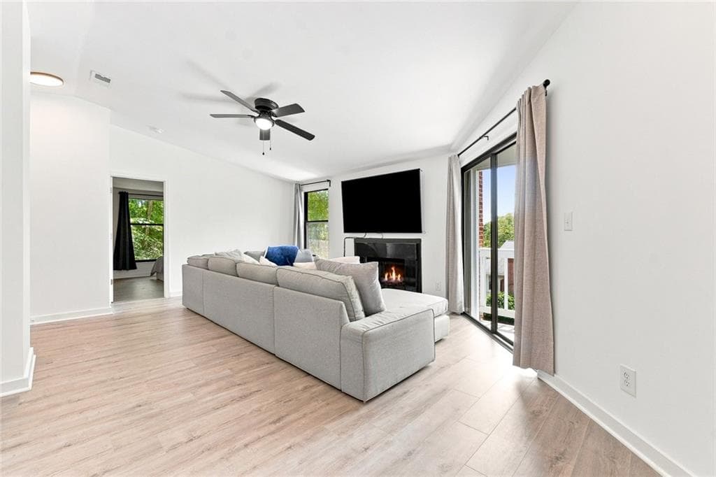 2 bedroom, 2 bathroom, 1,064 sq ft condominium for sale at 1362 Keys Lake Drive, Atlanta, GA 30319 — photo 6