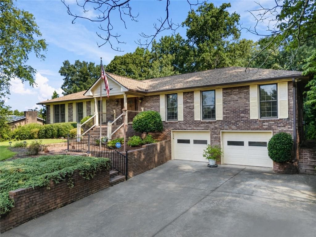 5 bedroom, 3 bathroom, 2,117 sq ft single family residence for sale at 2950 Foothill Trail, Marietta, GA 30066