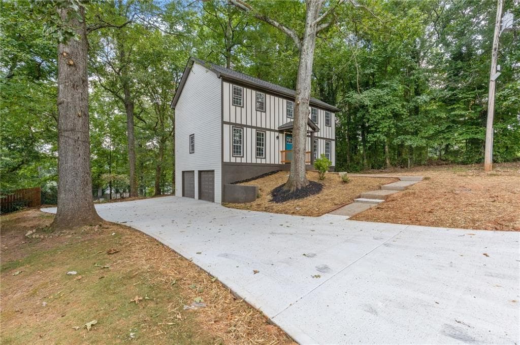 4 bedroom, 3 bathroom, 3,108 sq ft single family residence for sale at 1001 Gunners Walk, Tucker, GA 30084 — photo 2