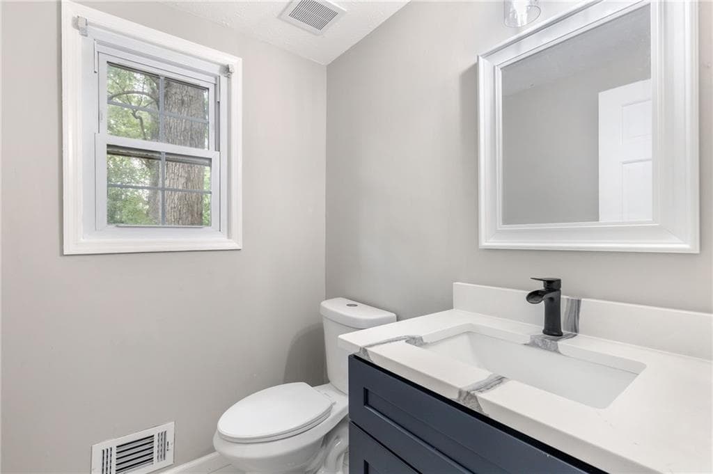 4 bedroom, 3 bathroom, 3,108 sq ft single family residence for sale at 1001 Gunners Walk, Tucker, GA 30084 — photo 8