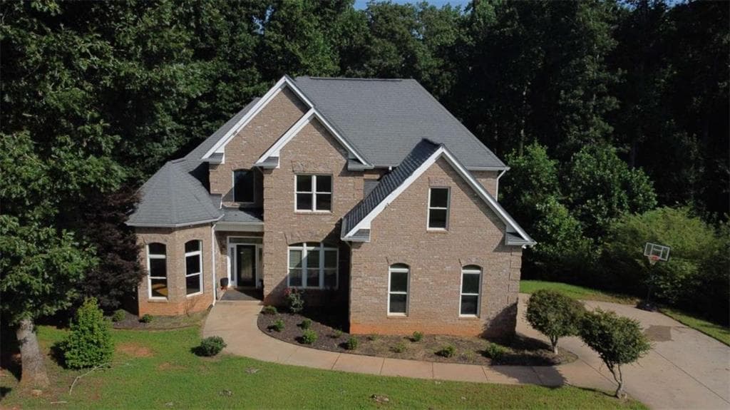 5 bedroom, 4 bathroom, 2,368 sq ft single family residence for sale at 318 Waterford Circle, Cornelia, GA 30531 — photo 4