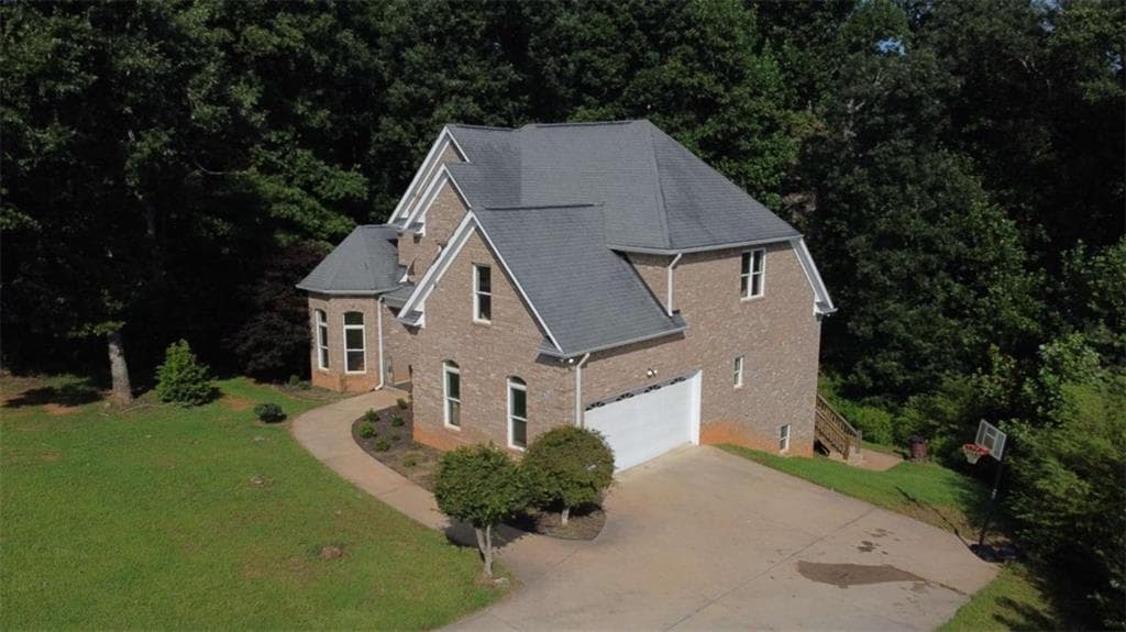5 bedroom, 4 bathroom, 2,368 sq ft single family residence for sale at 318 Waterford Circle, Cornelia, GA 30531 — photo 5