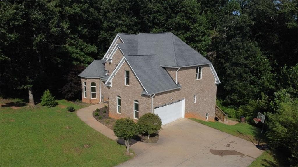 5 bedroom, 4 bathroom, 2,368 sq ft single family residence for sale at 318 Waterford Circle, Cornelia, GA 30531 — photo 6