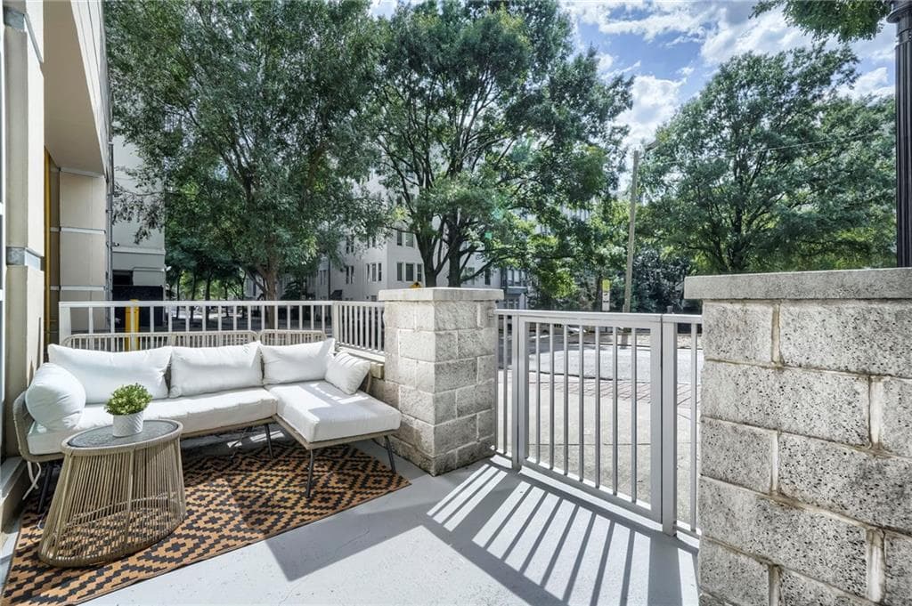 1 bedroom, 1 bathroom, 652 sq ft condominium for sale at 860 Peachtree Street 105, Atlanta, GA 30308 — photo 4