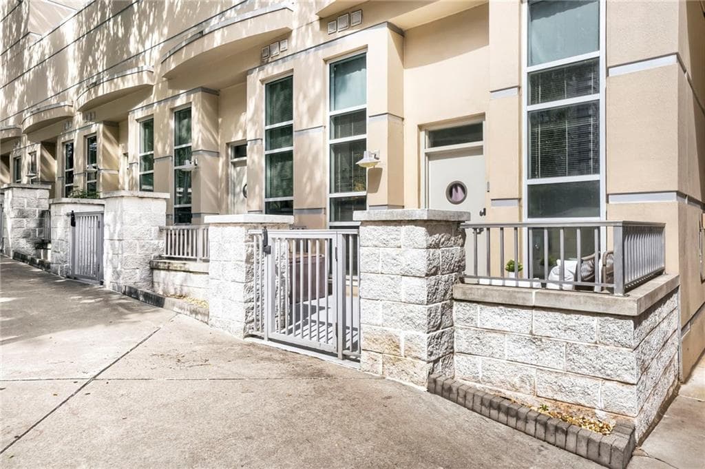 1 bedroom, 1 bathroom, 652 sq ft condominium for sale at 860 Peachtree Street 105, Atlanta, GA 30308 — photo 5