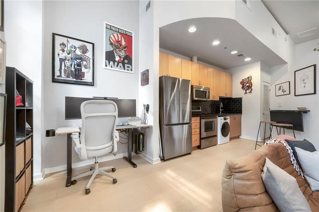 1 bedroom, 1 bathroom, 652 sq ft condominium for sale at 860 Peachtree Street 105, Atlanta, GA 30308 — photo 10