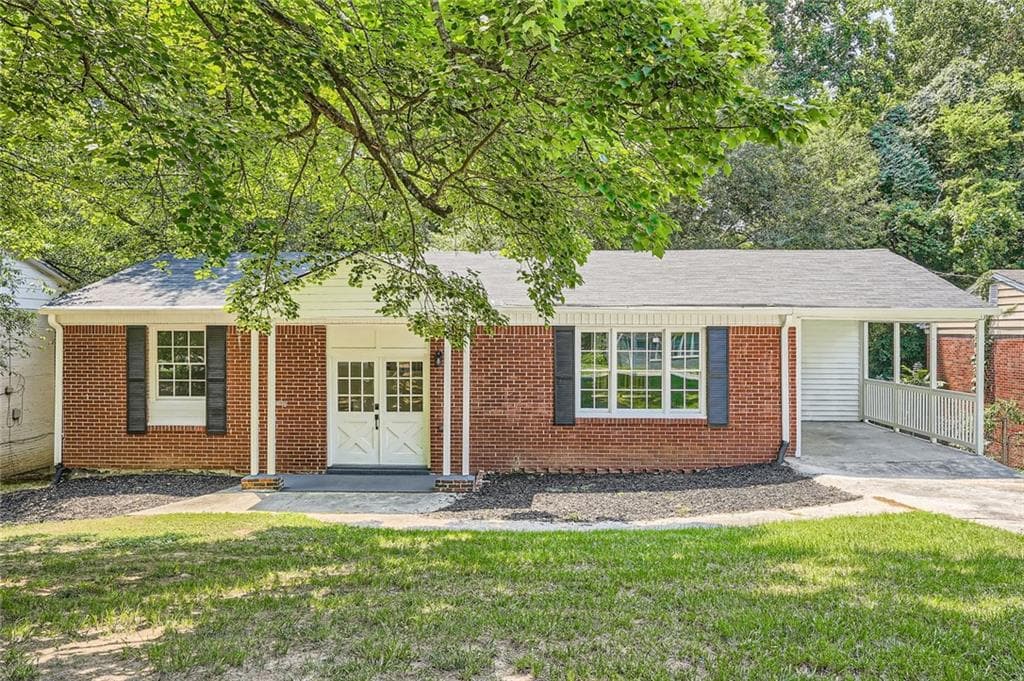 5 bedroom, 3 bathroom, 1,280 sq ft single family residence for sale at 895 Kings Grant Drive, Atlanta, GA 30318