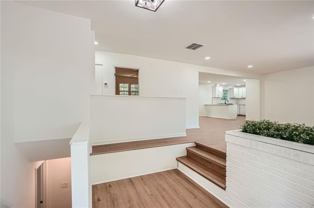 5 bedroom, 3 bathroom, 1,280 sq ft single family residence for sale at 895 Kings Grant Drive, Atlanta, GA 30318 — photo 3