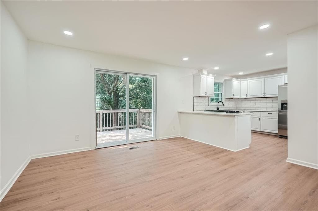 5 bedroom, 3 bathroom, 1,280 sq ft single family residence for sale at 895 Kings Grant Drive, Atlanta, GA 30318 — photo 5
