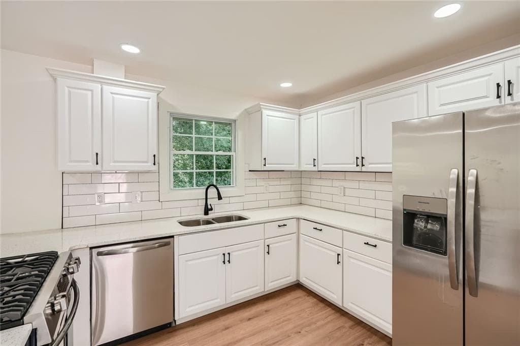 5 bedroom, 3 bathroom, 1,280 sq ft single family residence for sale at 895 Kings Grant Drive, Atlanta, GA 30318 — photo 6