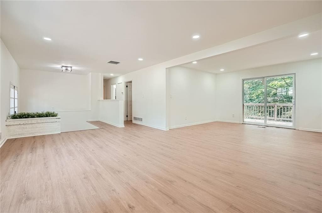 5 bedroom, 3 bathroom, 1,280 sq ft single family residence for sale at 895 Kings Grant Drive, Atlanta, GA 30318 — photo 7