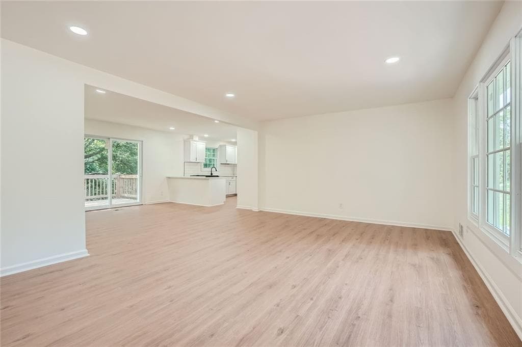 5 bedroom, 3 bathroom, 1,280 sq ft single family residence for sale at 895 Kings Grant Drive, Atlanta, GA 30318 — photo 8