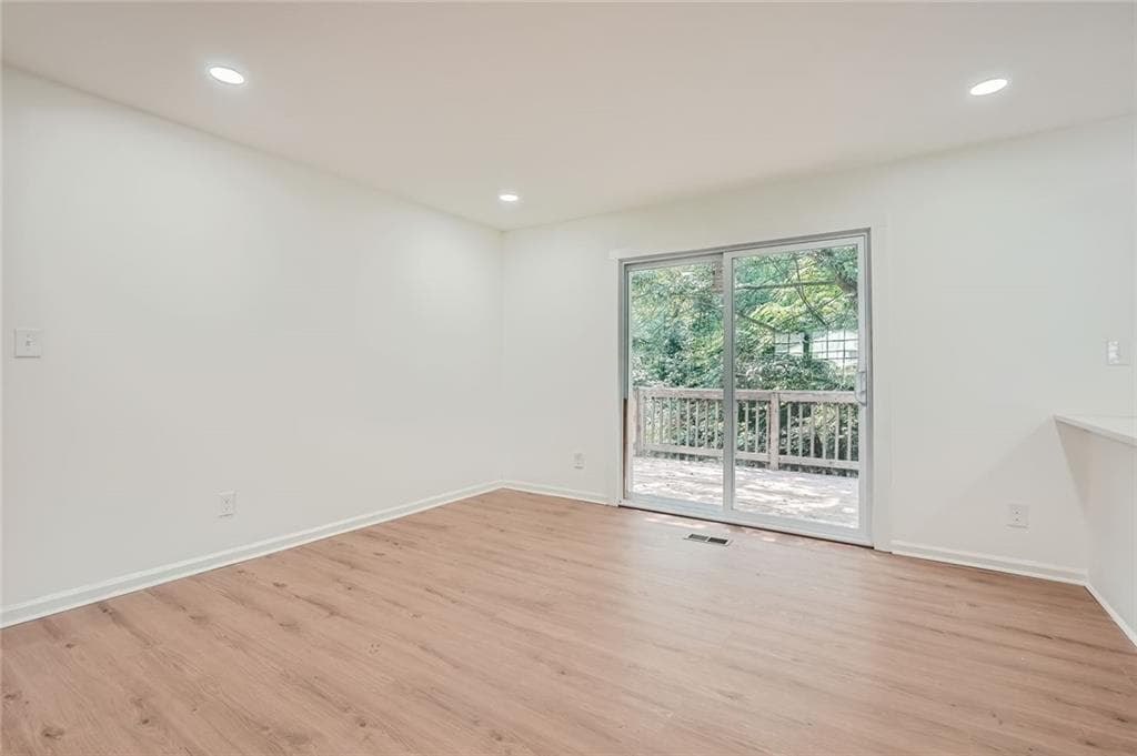 5 bedroom, 3 bathroom, 1,280 sq ft single family residence for sale at 895 Kings Grant Drive, Atlanta, GA 30318 — photo 9
