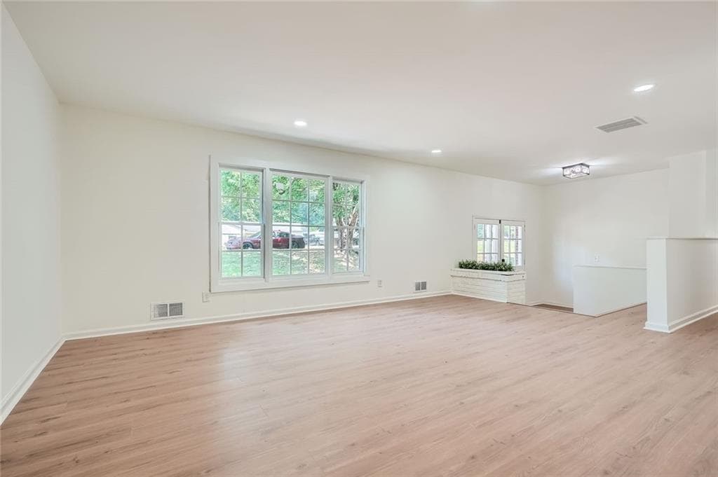 5 bedroom, 3 bathroom, 1,280 sq ft single family residence for sale at 895 Kings Grant Drive, Atlanta, GA 30318 — photo 10