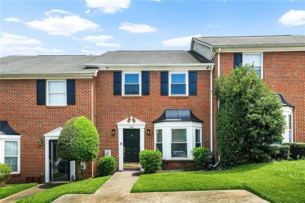 2 bedroom, 3 bathroom, 1,292 sq ft townhouse for rent at 1528 Paces Ferry North Drive, Smyrna, GA 30080 for $2,250 a month — photo 1 of 27