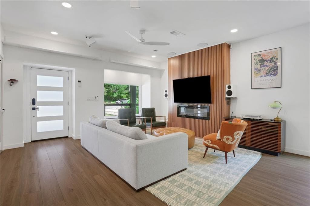4 bedroom, 3 bathroom, 2,780 sq ft single family residence under contract at 1956 Baker Road, Atlanta, GA 30318 — photo 5
