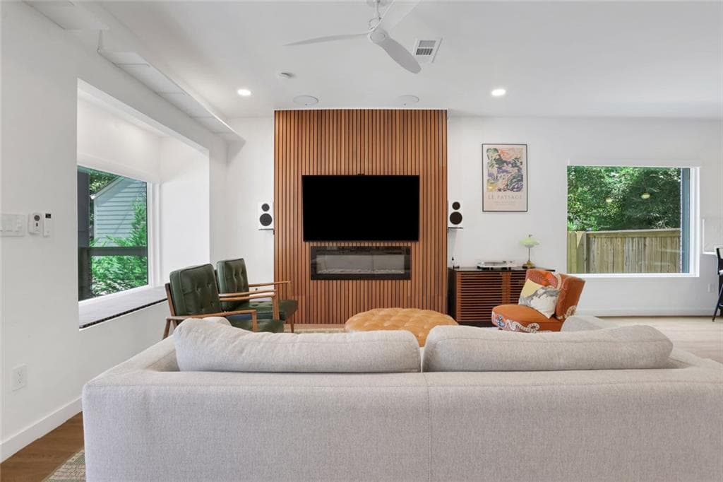 4 bedroom, 3 bathroom, 2,780 sq ft single family residence under contract at 1956 Baker Road, Atlanta, GA 30318 — photo 7
