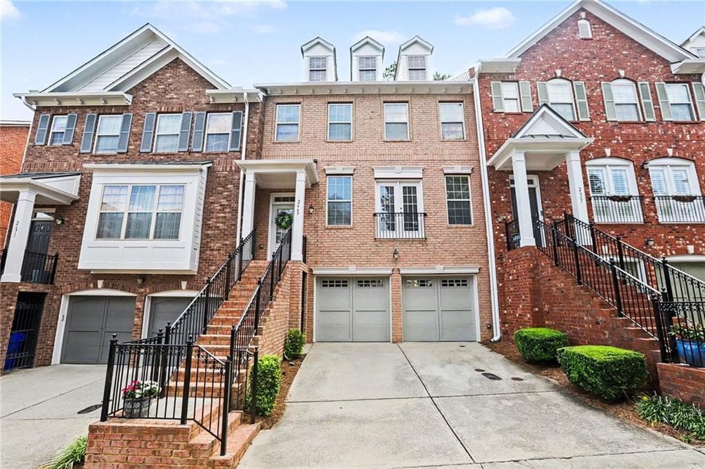 4 bedroom, 4 bathroom, 2,741 sq ft townhouse for sale at 2669 Derby Walk, Atlanta, GA 30319 — photo 4