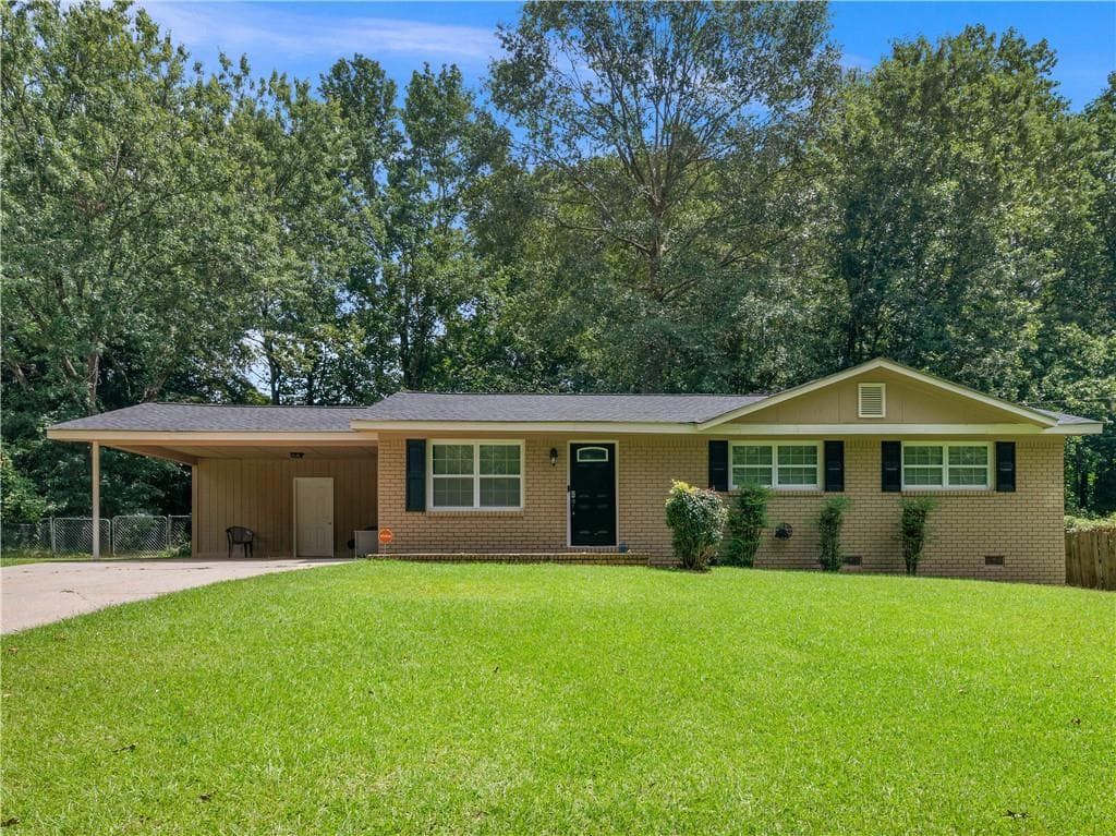 3 bedroom, 2 bathroom, 1,100 sq ft single family residence for sale at 2027 Chestnut Log Drive, Lithia Springs, GA 30122