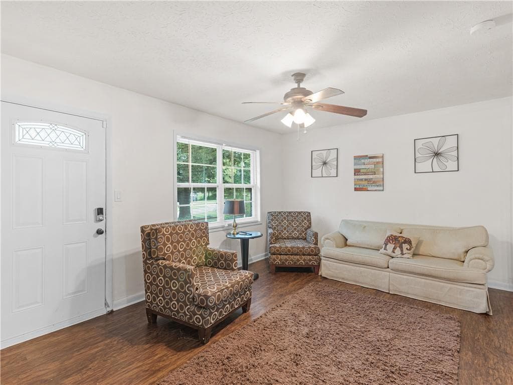 3 bedroom, 2 bathroom, 1,100 sq ft single family residence for sale at 2027 Chestnut Log Drive, Lithia Springs, GA 30122 — photo 3