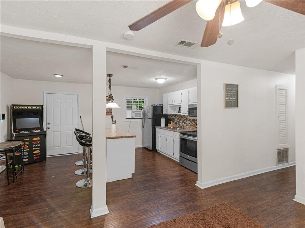 3 bedroom, 2 bathroom, 1,100 sq ft single family residence for sale at 2027 Chestnut Log Drive, Lithia Springs, GA 30122 — photo 5