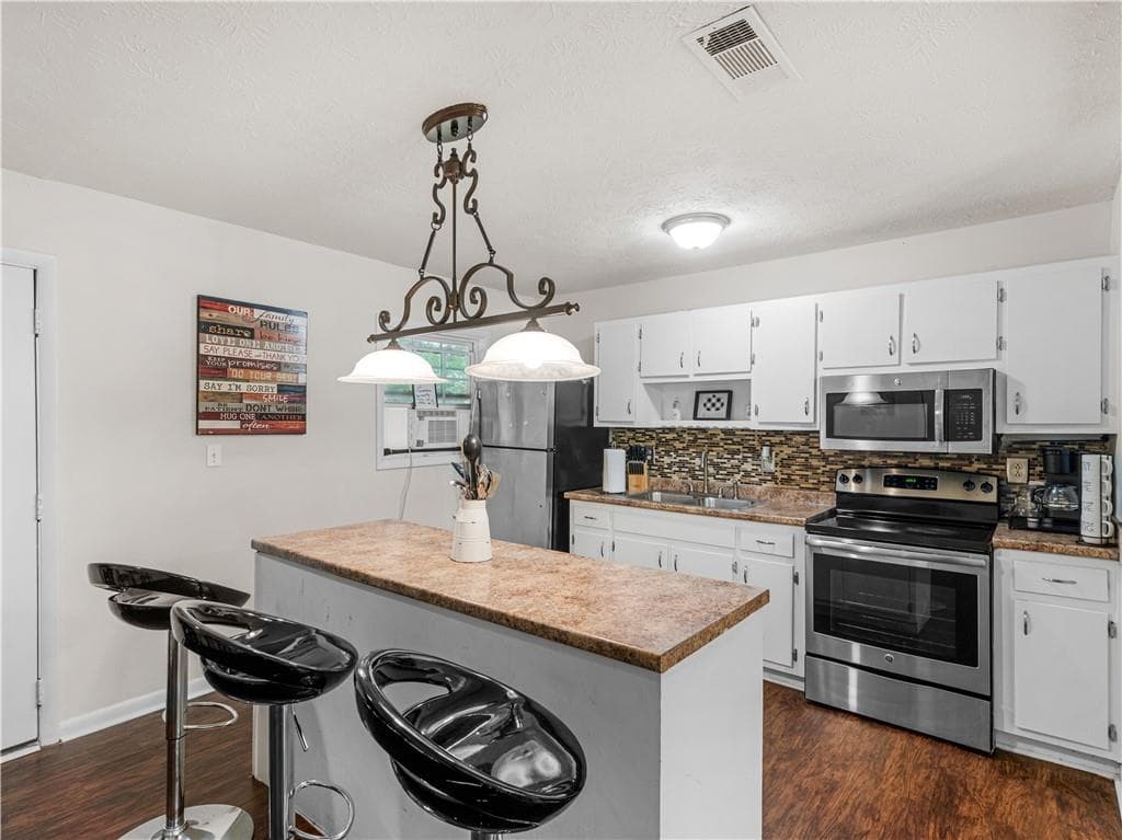 3 bedroom, 2 bathroom, 1,100 sq ft single family residence for sale at 2027 Chestnut Log Drive, Lithia Springs, GA 30122 — photo 6