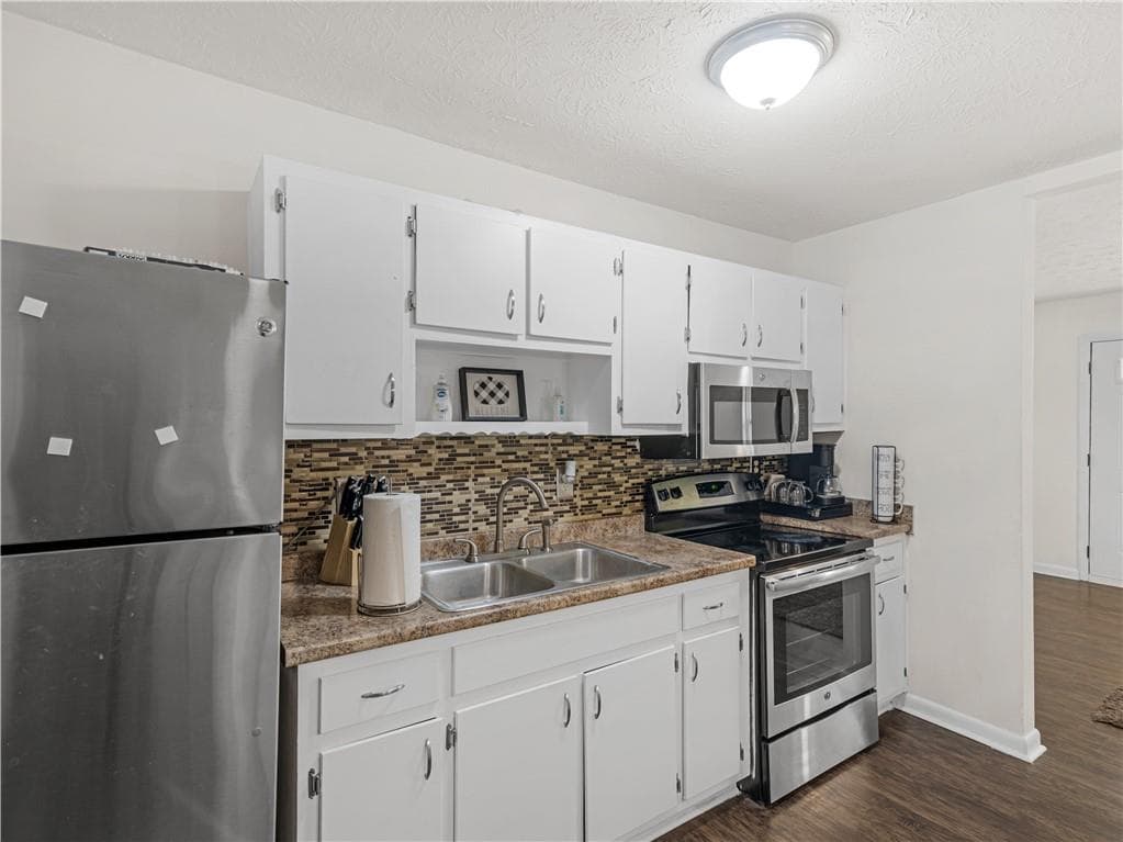 3 bedroom, 2 bathroom, 1,100 sq ft single family residence for sale at 2027 Chestnut Log Drive, Lithia Springs, GA 30122 — photo 10