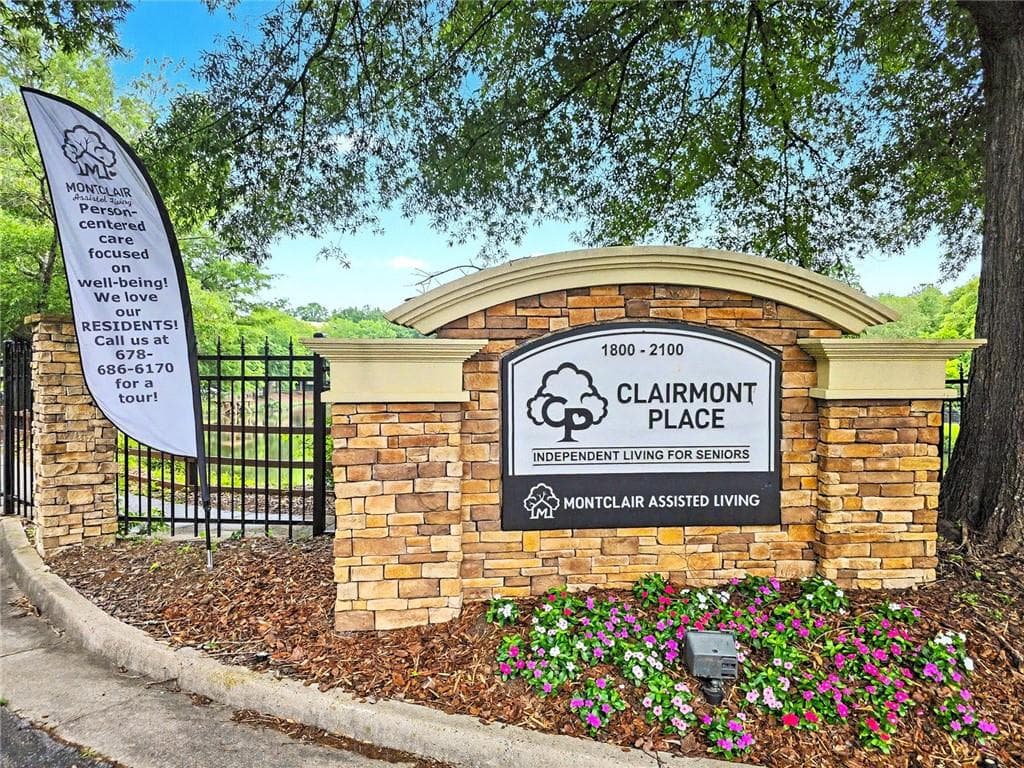 1 bedroom, 1 bathroom, 872 sq ft condominium under contract at 1800 Clairmont Lake A204, Decatur, GA 30033