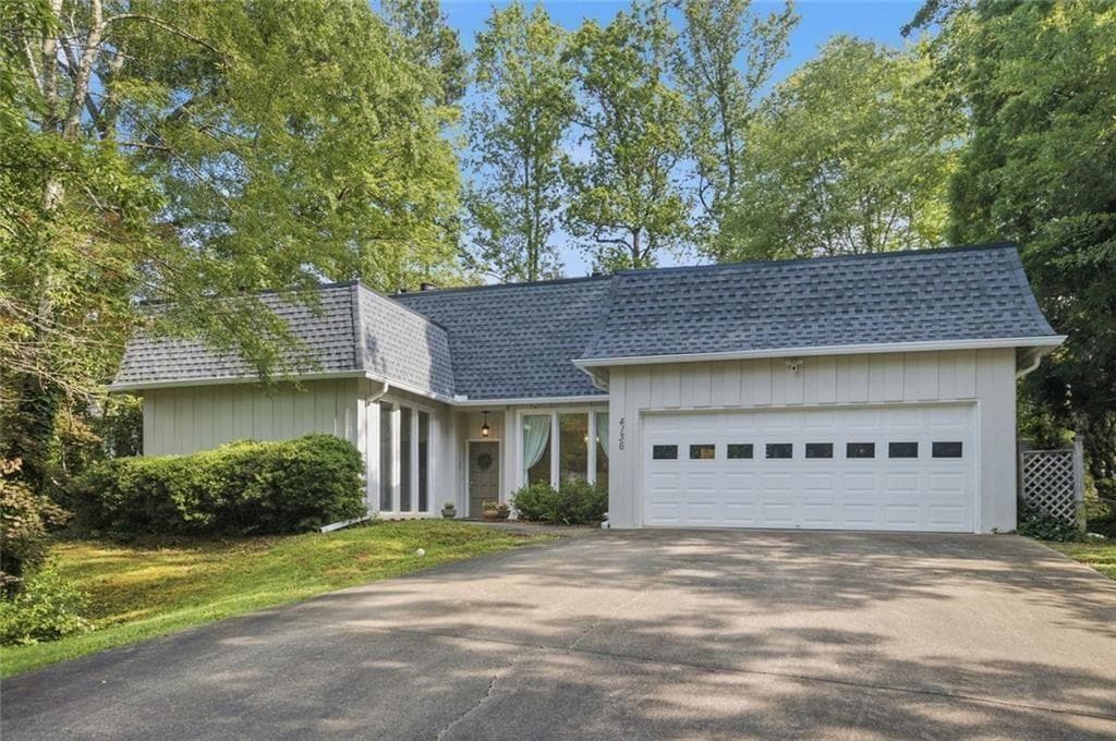 4136 Lakeshore Way