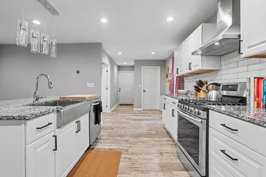 3 bedroom, 3 bathroom, 1,697 sq ft single family residence for sale at 1401 Mims Street, Atlanta, GA 30314 — photo 4