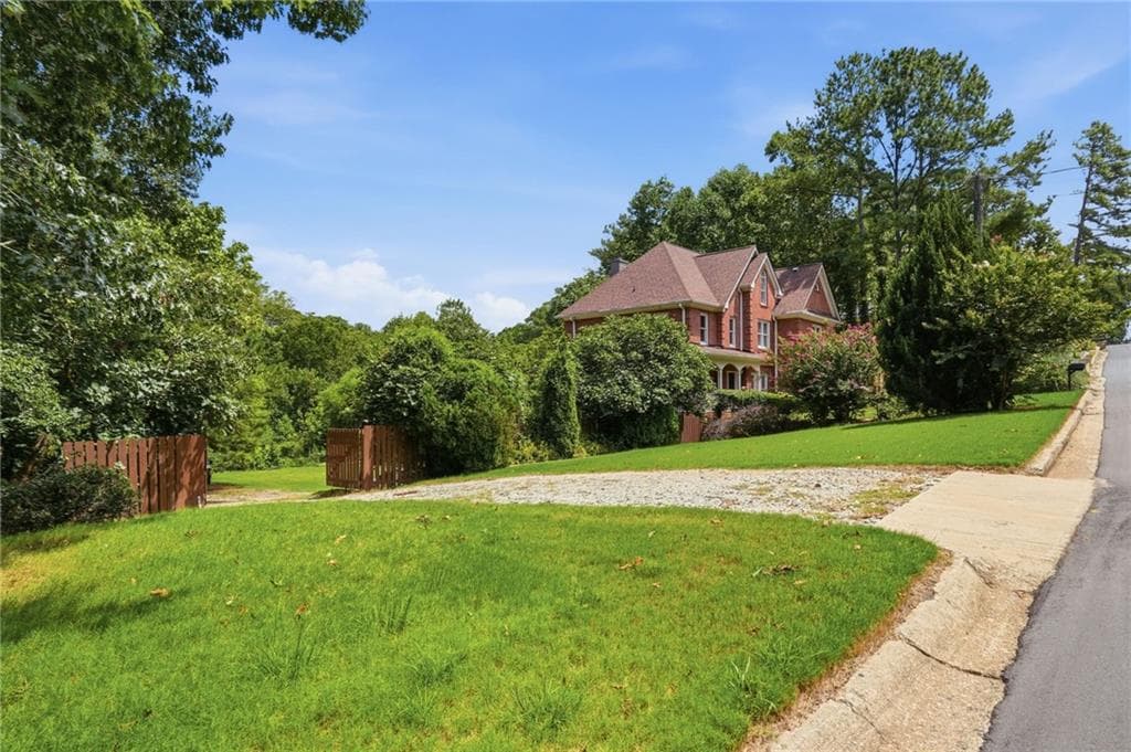 7 bedroom, 5 bathroom, 5,388 sq ft single family residence for sale at 1340 Eryn Circle, Suwanee, GA 30024 — photo 6