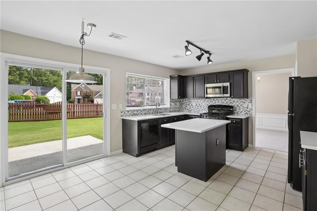 4 bedroom, 3 bathroom, 2,164 sq ft single family residence under contract at 11980 Carriage Park Lane, Johns Creek, GA 30097 — photo 9