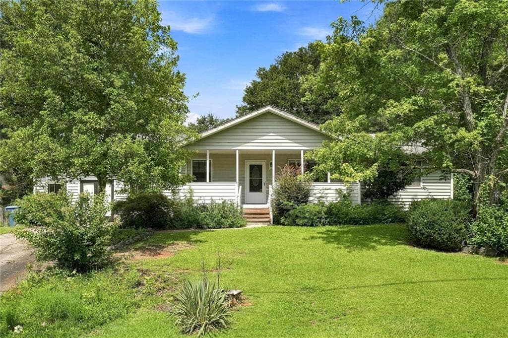 3 bedroom, 2 bathroom, 1,940 sq ft single family residence under contract at 1320 Sunsweet Drive, Lawrenceville, GA 30043