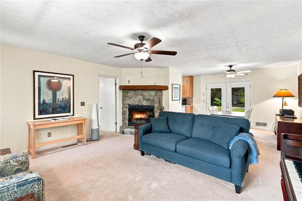 3 bedroom, 2 bathroom, 1,940 sq ft single family residence under contract at 1320 Sunsweet Drive, Lawrenceville, GA 30043 — photo 5