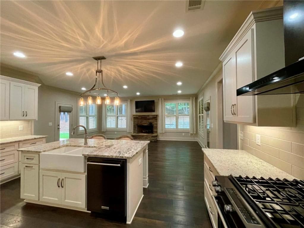 5 bedroom, 4 bathroom, 3,137 sq ft single family residence under contract at 497 Oak Forest Drive, Dawsonville, GA 30534 — photo 4