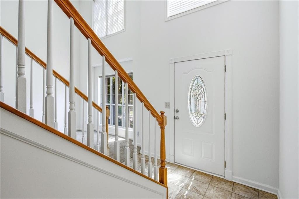 3 bedroom, 3 bathroom, 2,455 sq ft single family residence for sale at 640 Suwanee Lakes Circle, Suwanee, GA 30024 — photo 4