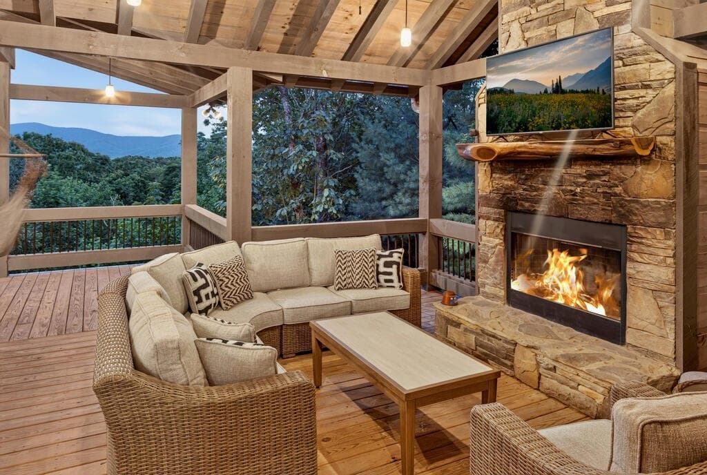 3 bedroom, 4 bathroom, 2,820 sq ft single family residence for sale at 50 Broken Arrow Path, Blue Ridge, GA 30513 — photo 8