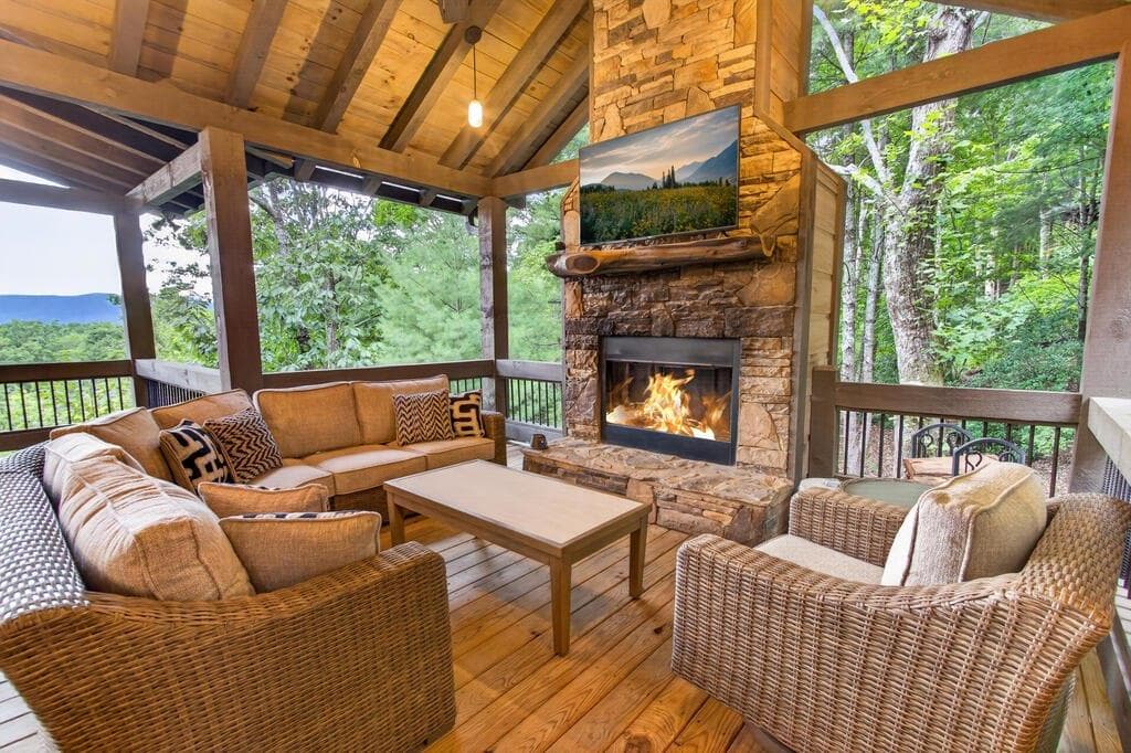 3 bedroom, 4 bathroom, 2,820 sq ft single family residence for sale at 50 Broken Arrow Path, Blue Ridge, GA 30513 — photo 10