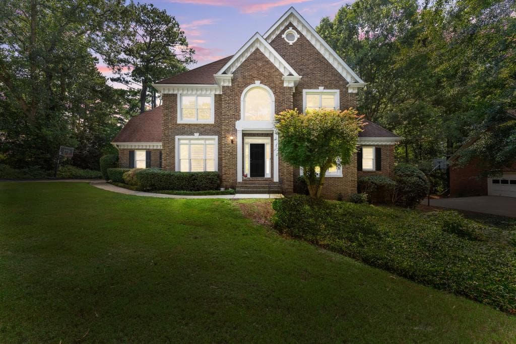 5 bedroom, 5 bathroom, 5,807 sq ft single family residence for sale at 1430 Roanoke Trace, Grayson, GA 30017 — photo 2