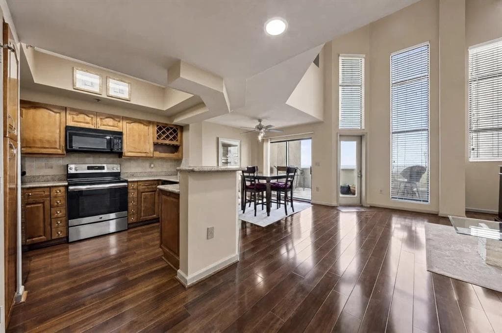 1 bedroom, 2 bathroom, 1,460 sq ft condominium for sale at 795 Hammond Drive 2407, Sandy Springs, GA 30328 — photo 4