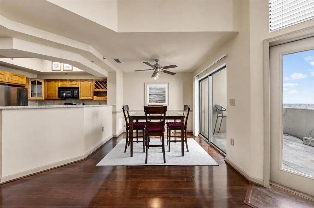 1 bedroom, 2 bathroom, 1,460 sq ft condominium for sale at 795 Hammond Drive 2407, Sandy Springs, GA 30328 — photo 3