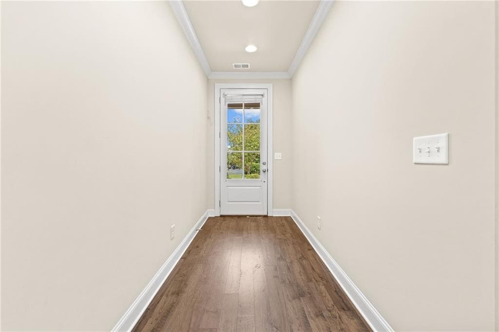 4 bedroom, 4 bathroom, 2,650 sq ft townhouse for sale at 2028 Glenview Park Circle, Duluth, GA 30097 — photo 3